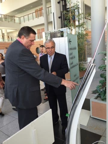 Illustration Pour la première fois dans la région, une borne interactive permet aux patients de créer leur propre Dossier Médical Personnel à l'hôpital de Châtellerault